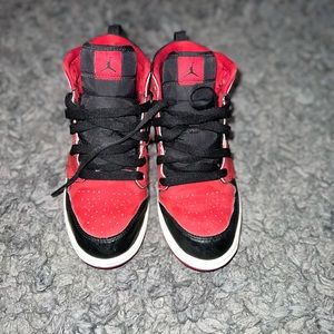 2013 Jordan 1 mid breds size 3y